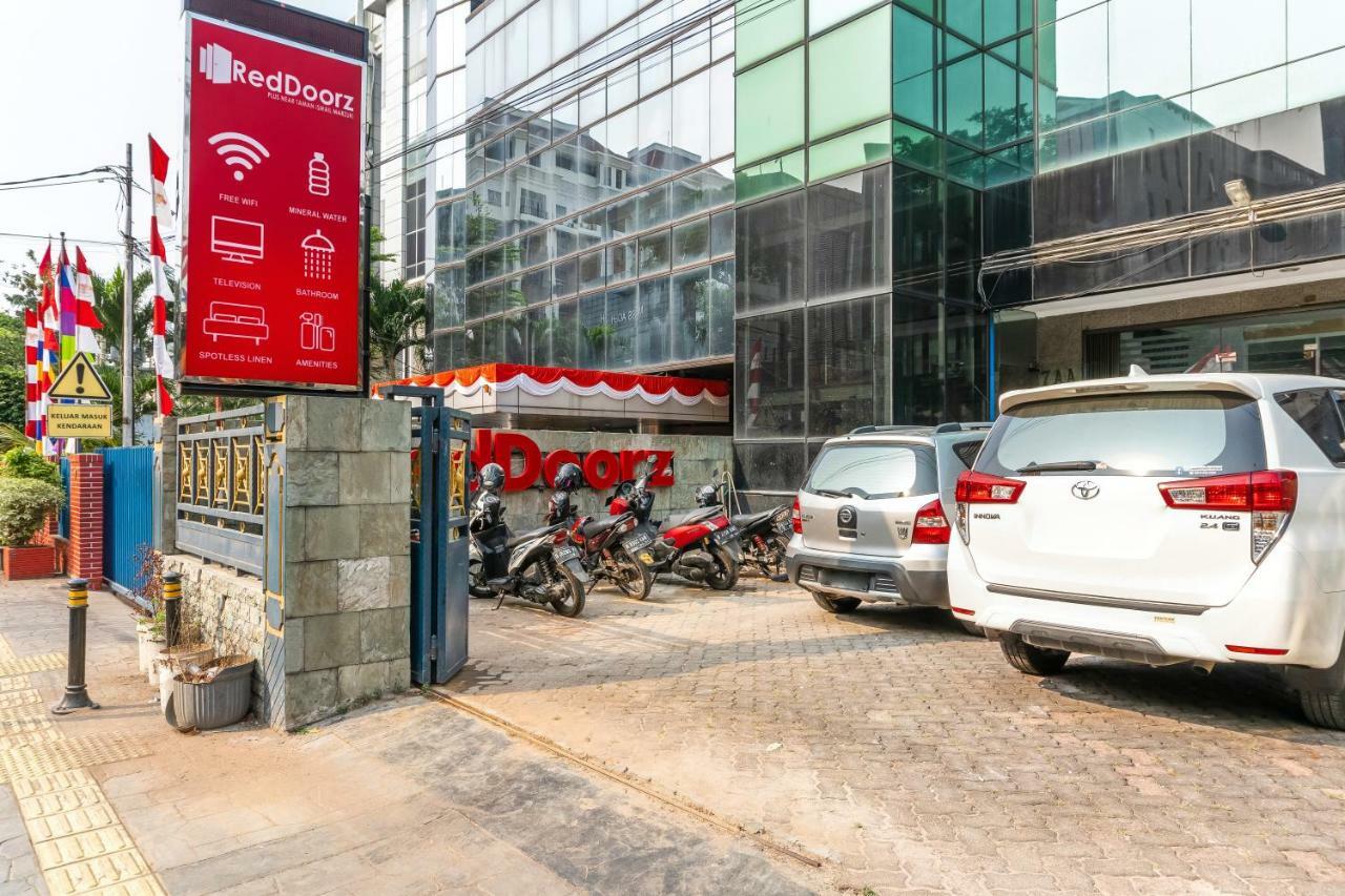 Reddoorz Plus Near Taman Ismail Marzuki Джакарта Екстериор снимка