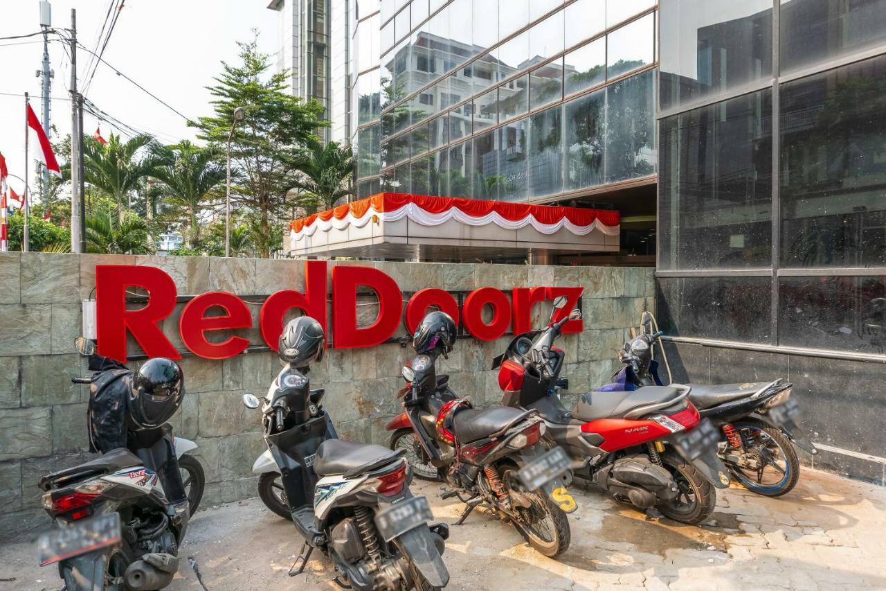 Reddoorz Plus Near Taman Ismail Marzuki Джакарта Екстериор снимка